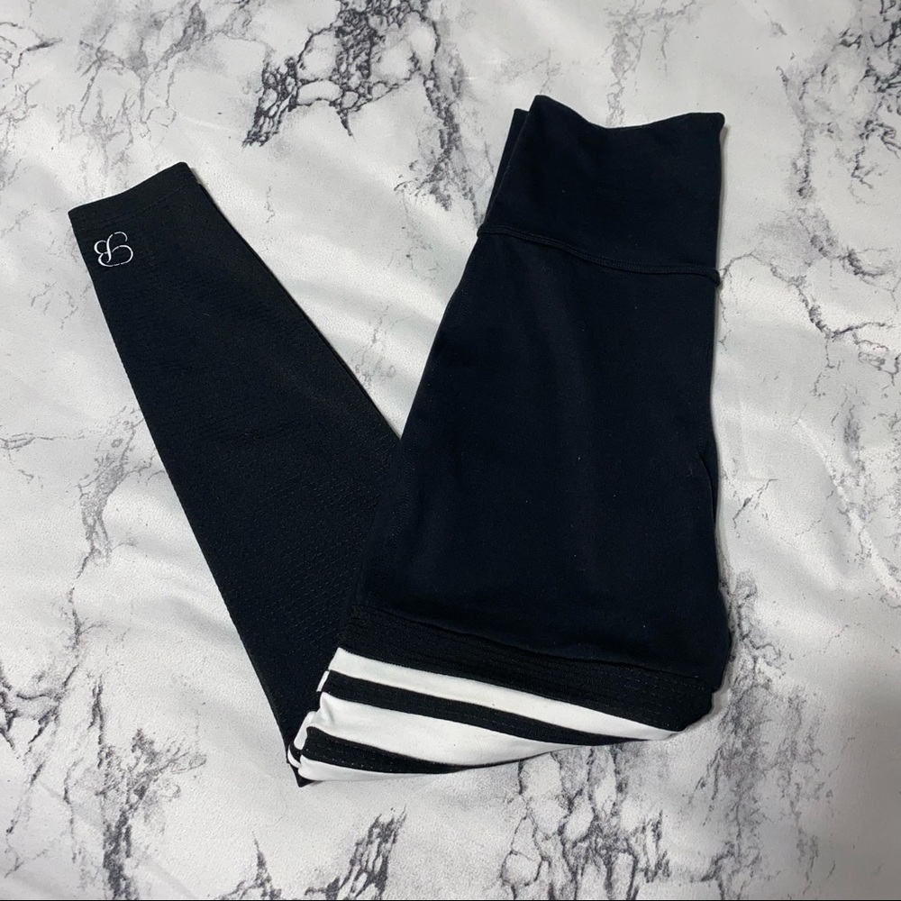 🔴SOLD🔴 Bombshell Sportswear Leggings - Picture 3 of 4